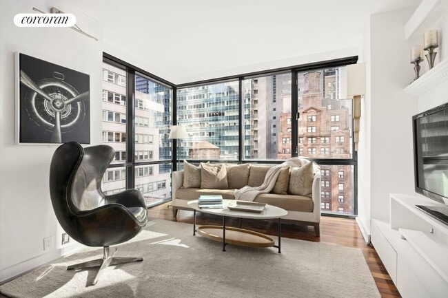 60 E 55th St in New York, NY - Building Photo - Building Photo