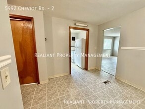 5992 Cheviot Rd in Cincinnati, OH - Building Photo - Building Photo