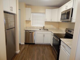 416 N Grandview Ave in Daytona Beach, FL - Building Photo