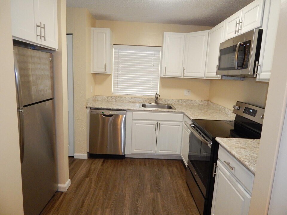 416 N Grandview Ave in Daytona Beach, FL - Building Photo