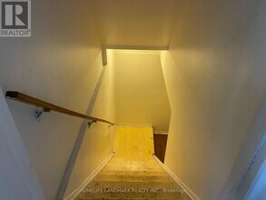 90 Crittenden Square in Toronto, ON - Building Photo - Building Photo