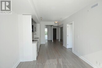 6 Parkwood Ave in Toronto, ON - Building Photo - Building Photo