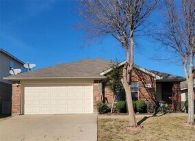 1056 Wood Brook Dr in Grand Prairie, TX - Building Photo