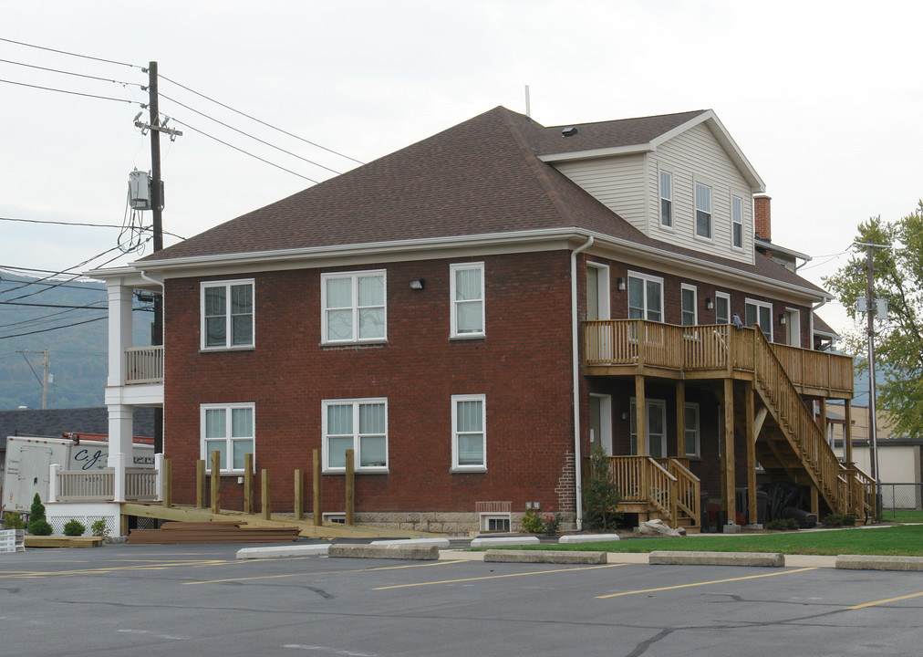 225 E Church St in Williamsport, PA - Building Photo