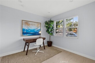 7820 Lindley Ave in Reseda, CA - Building Photo - Building Photo