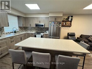 8141-8141 Coventry Rd in Niagara Falls, ON - Building Photo - Building Photo