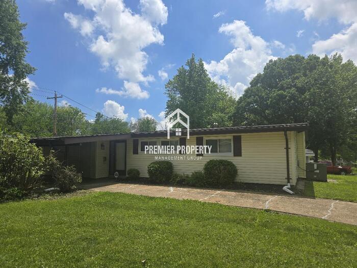 920 St Anthony Ln in Florissant, MO - Building Photo