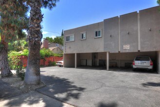 5333 Bellingham Ave in Valley Village, CA - Building Photo - Building Photo