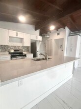 1776 NE 178th St in North Miami Beach, FL - Foto de edificio - Building Photo