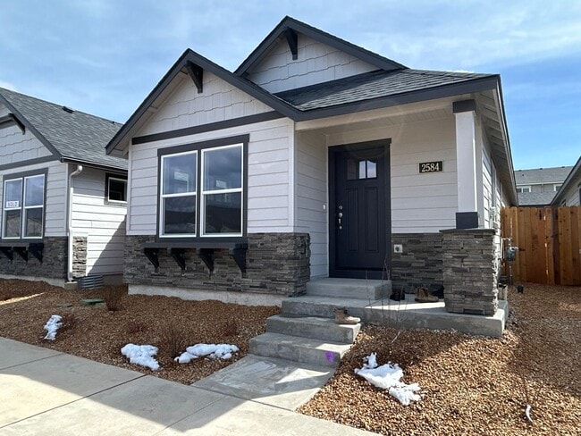 2584 NW Teak Ave in Redmond, OR - Building Photo - Building Photo