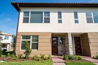 10072 Sunnifa Aly in Orlando, FL - Foto de edificio - Building Photo