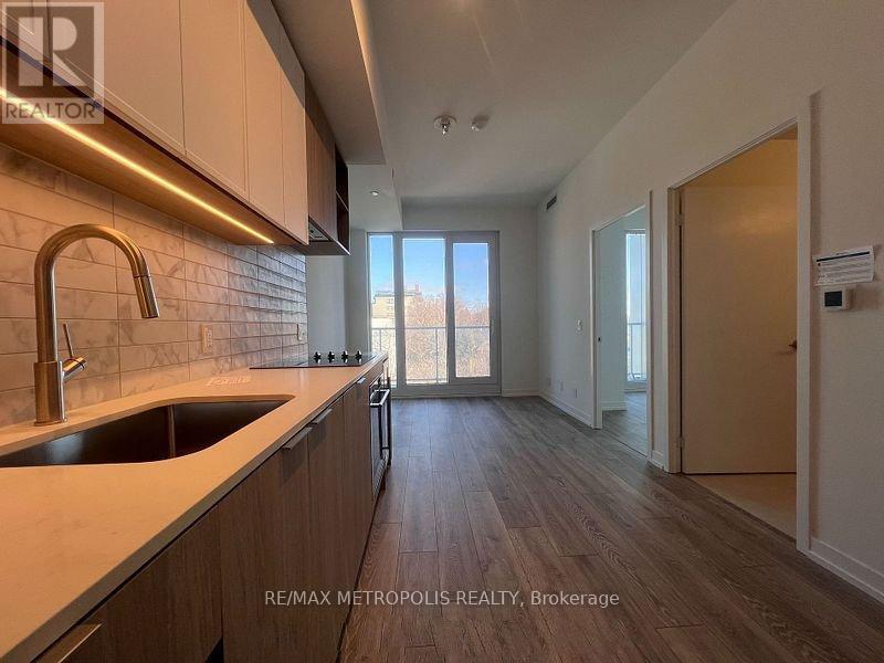 2020-2020 Bathurst St in Toronto, ON - Building Photo