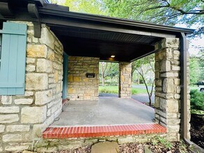 8100 Lee Blvd in Leawood, KS - Building Photo - Building Photo