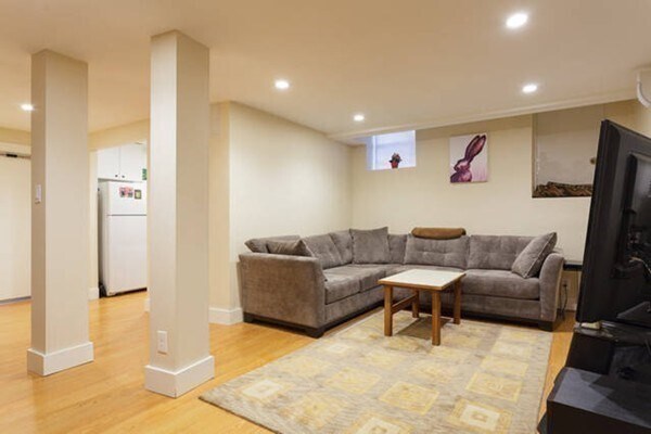 75 Park St, Unit B in Brookline, MA - Building Photo - Building Photo