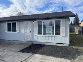 2230 Oak St SE in Albany, OR - Building Photo