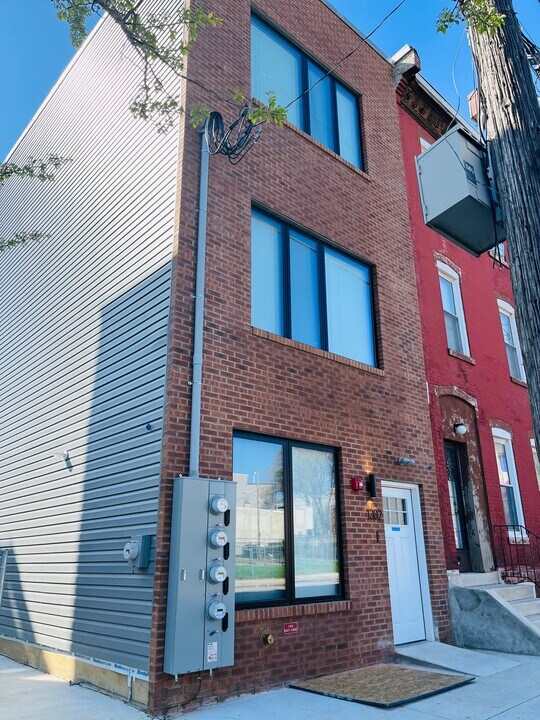 1302 N 22nd St in Philadelphia, PA - Building Photo