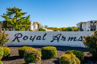 Royal Arms of Green Hills in Nashville, TN - Building Photo - Building Photo