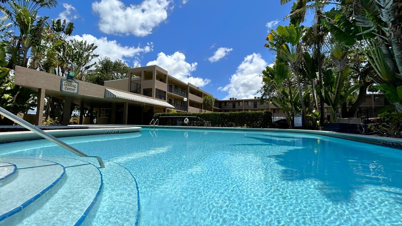 Hawaiian Palms in Fort Lauderdale, FL - Foto de edificio