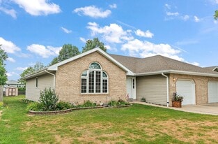 1910 Calla Dr in Joliet, IL - Building Photo