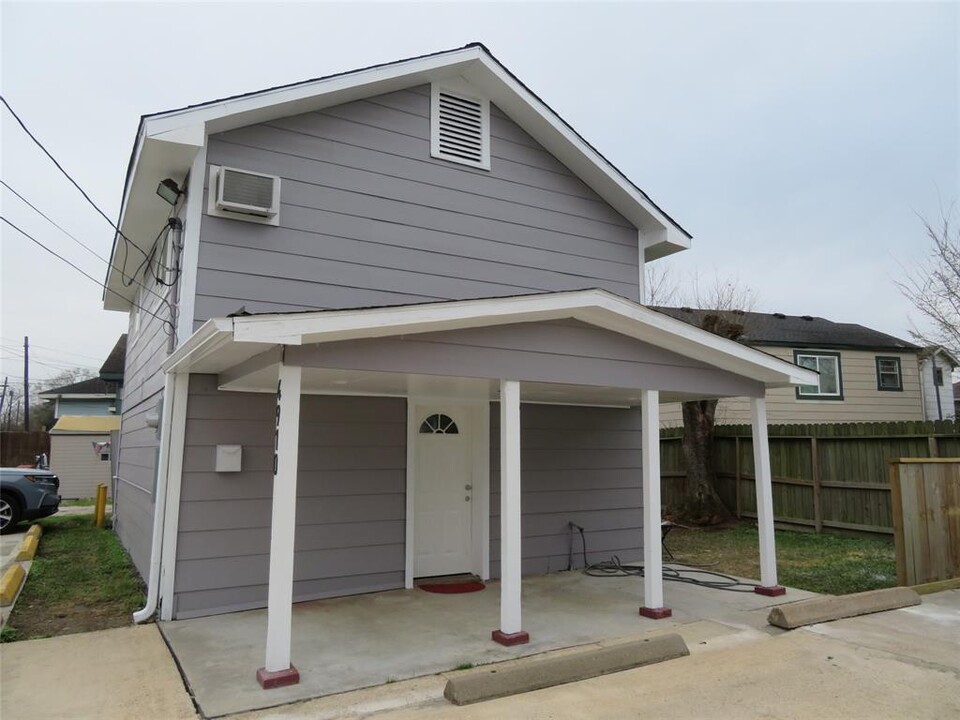 4910 Rusk St in Houston, TX - Building Photo