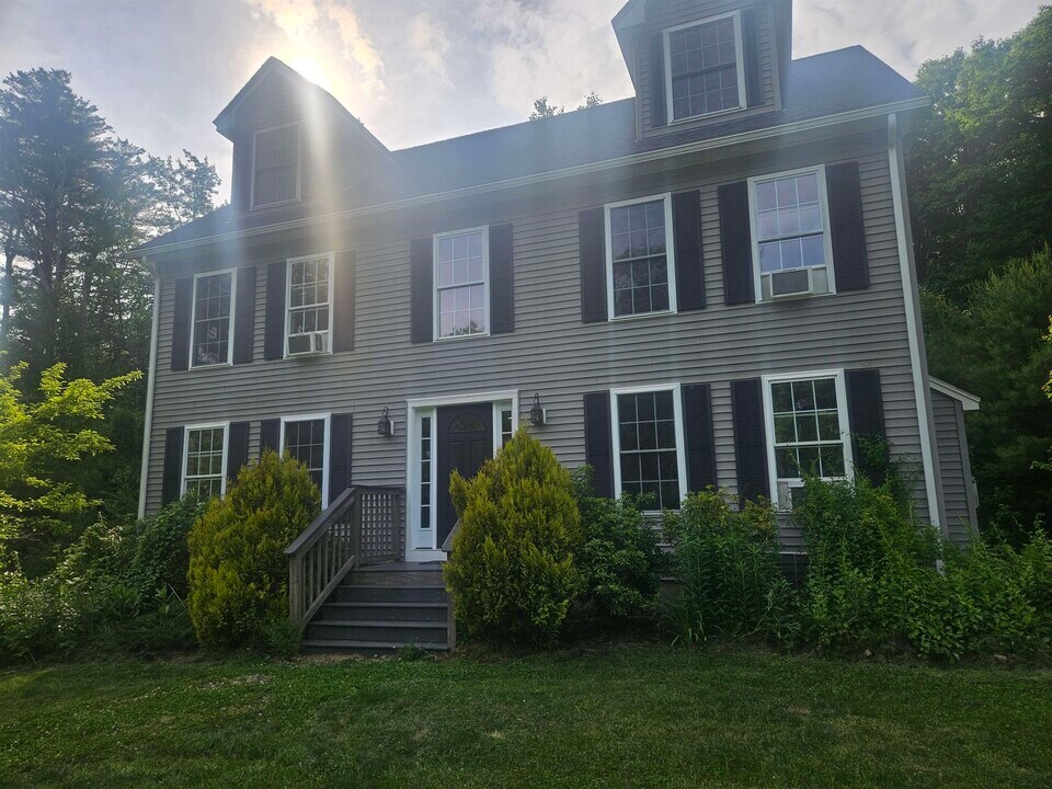 53 Tan Rd in Pittsfield, NH - Building Photo