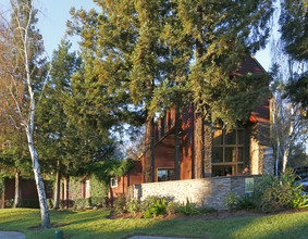 Sierra Crest in San Jose, CA - Building Photo - Building Photo