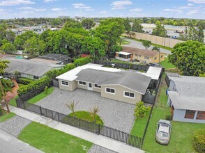 801 NW 172nd Terrace in Miami, FL - Building Photo - Building Photo