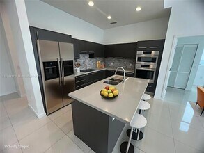 7661 NW 107th Ave, Unit 801 in Doral, FL - Building Photo - Building Photo