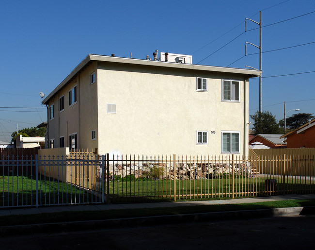305 W Magnolia Ave in Inglewood, CA - Foto de edificio - Building Photo
