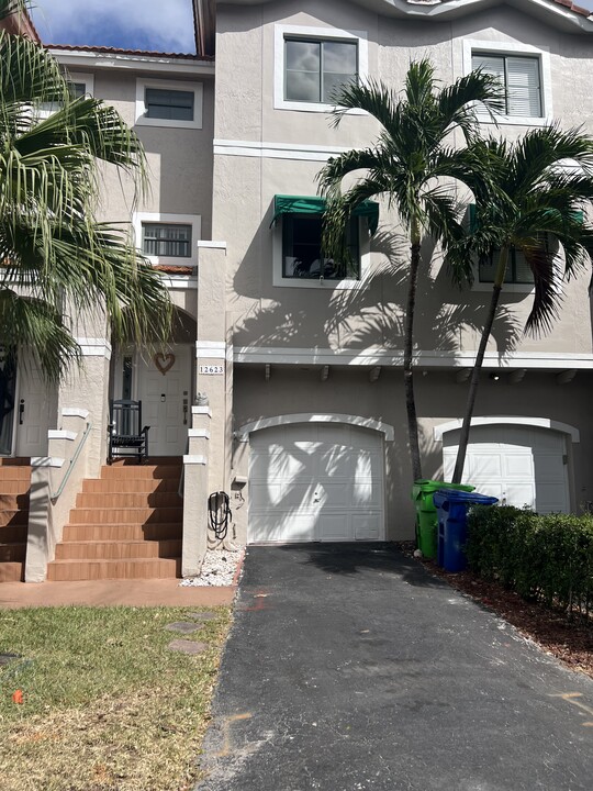 12623 NW 14th Pl in Sunrise, FL - Foto de edificio