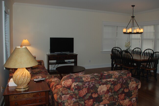 29 McGuirk St in East Hampton, NY - Building Photo - Building Photo