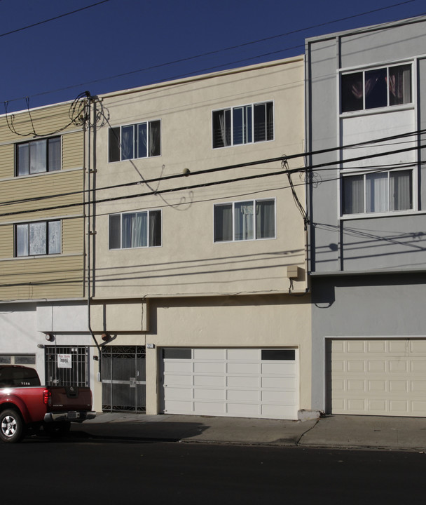 221 Price St in Daly City, CA - Building Photo