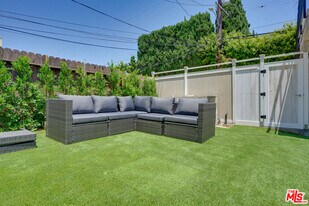 234 S Spalding Dr in Beverly Hills, CA - Building Photo