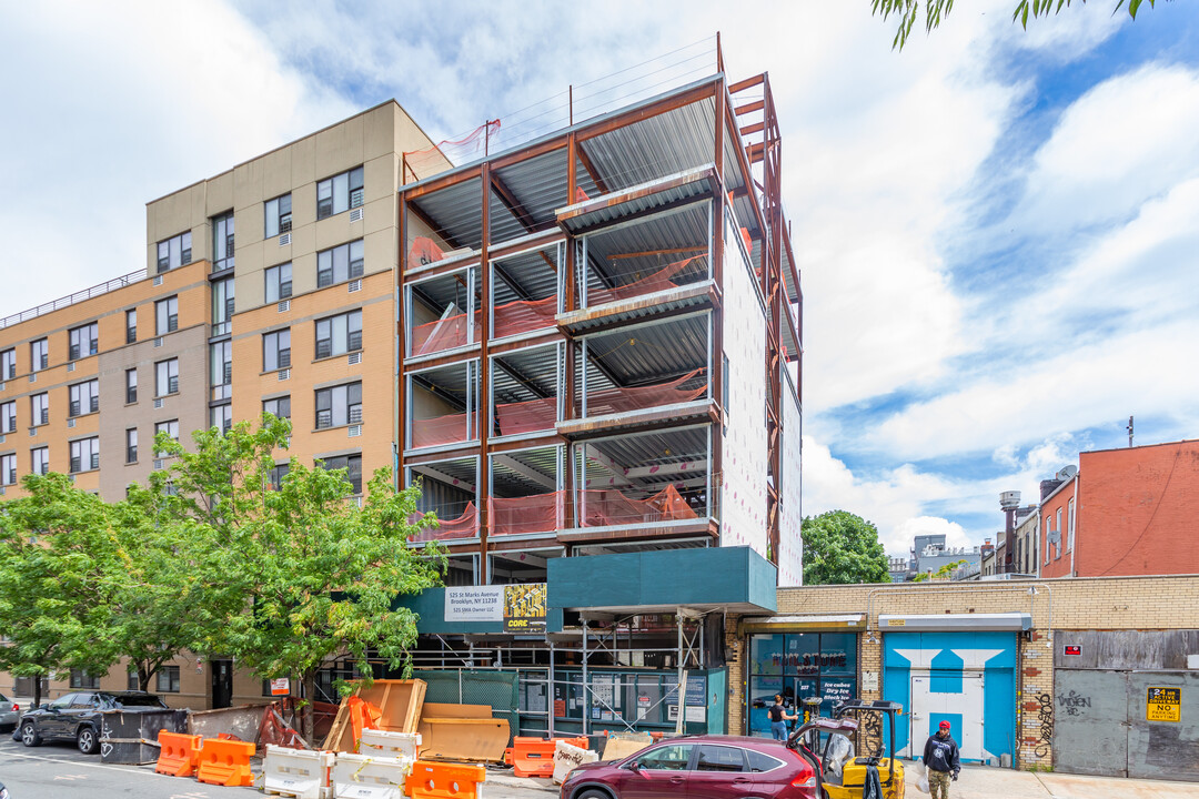 525 Saint Marks Ave in Brooklyn, NY - Foto de edificio