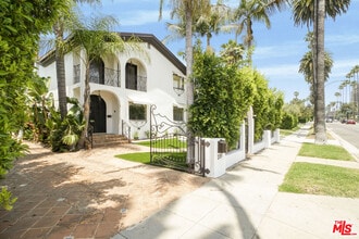 209 N Doheny Dr in Beverly Hills, CA - Building Photo - Building Photo