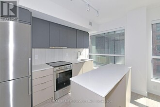 8-418 Tippett Rd in Toronto, ON - Building Photo - Building Photo