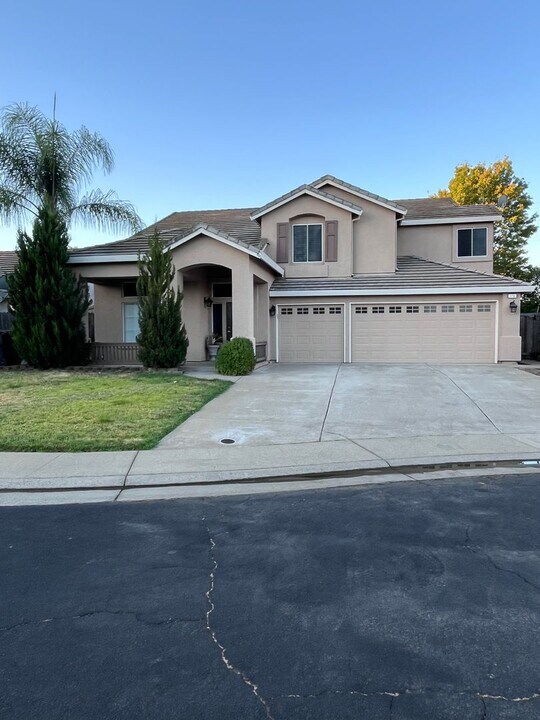 124 Sky Ridge Ct in Roseville, CA - Building Photo