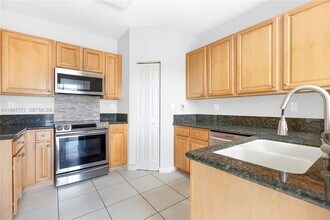 11552 NW 69th Terrace in Doral, FL - Building Photo - Building Photo