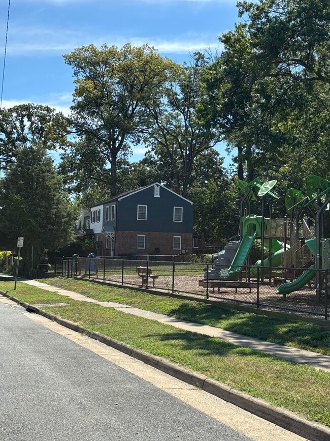 2207 Farrington Ave in Alexandria, VA - Building Photo - Building Photo