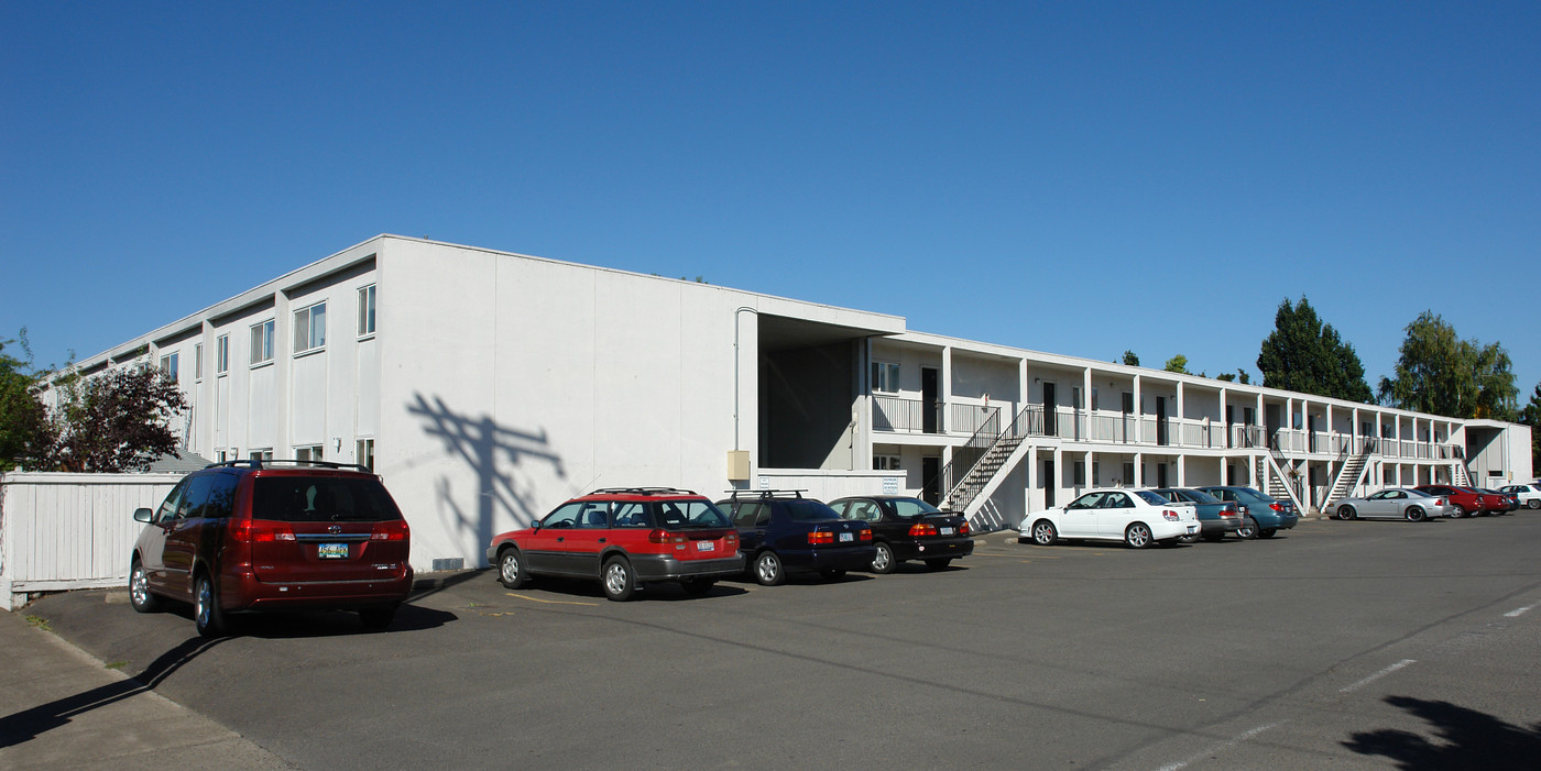 Southgate Apartments in Eugene, OR - Building Photo