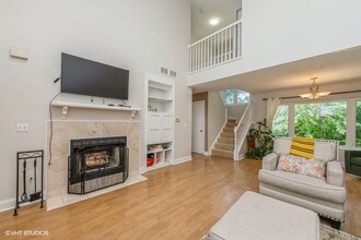9 Larkspur Ct in Lake In The Hills, IL - Building Photo - Building Photo