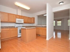 4756 N Lamon Ave in Chicago, IL - Foto de edificio - Building Photo