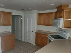 1674 Nunnwood Ln in Grants Pass, OR - Building Photo - Building Photo