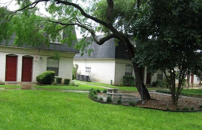 Northwood Apartments in San Antonio, TX - Building Photo - Building Photo