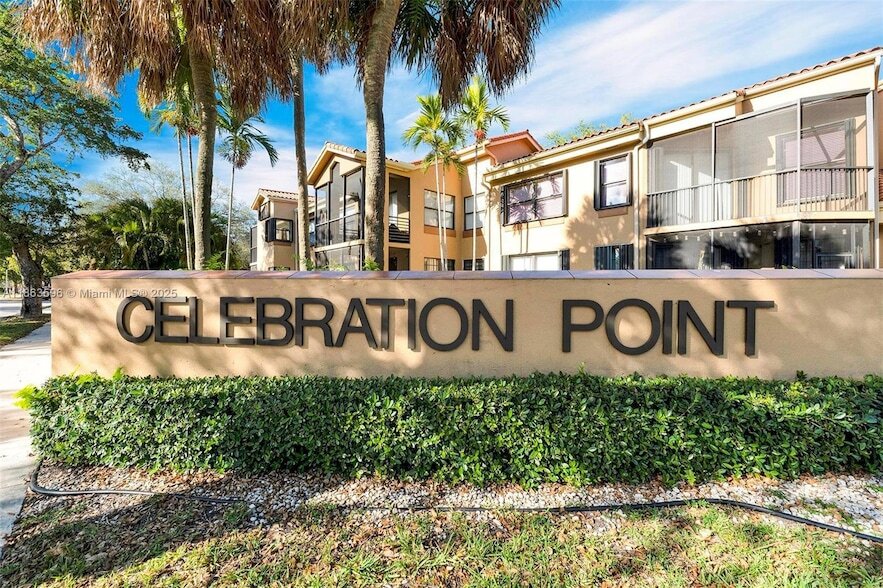 15549 Miami Lakeway N, Unit 306 in Miami Lakes, FL - Building Photo