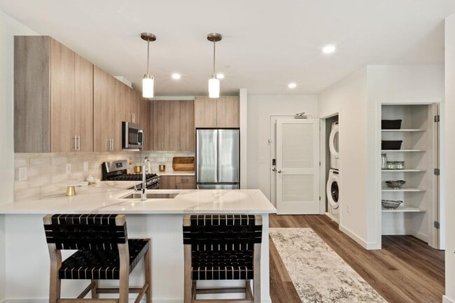 The Park at Woodbridge Station in Woodbridge, NJ - Building Photo - Building Photo