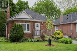49 E 36th St in Hamilton, ON - Building Photo - Building Photo