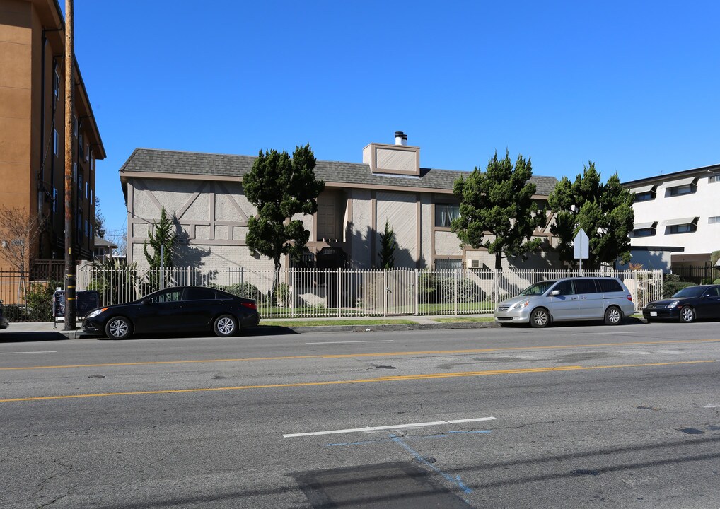 Whitsett Gardens in North Hollywood, CA - Foto de edificio