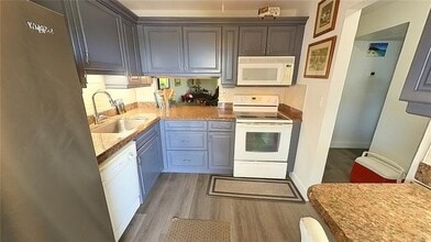 2668 Garden Dr N in Lake Worth Beach, FL - Building Photo - Building Photo