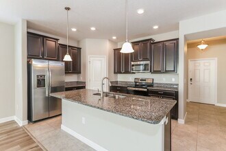 10129 Count Fleet Dr in Ruskin, FL - Building Photo - Building Photo